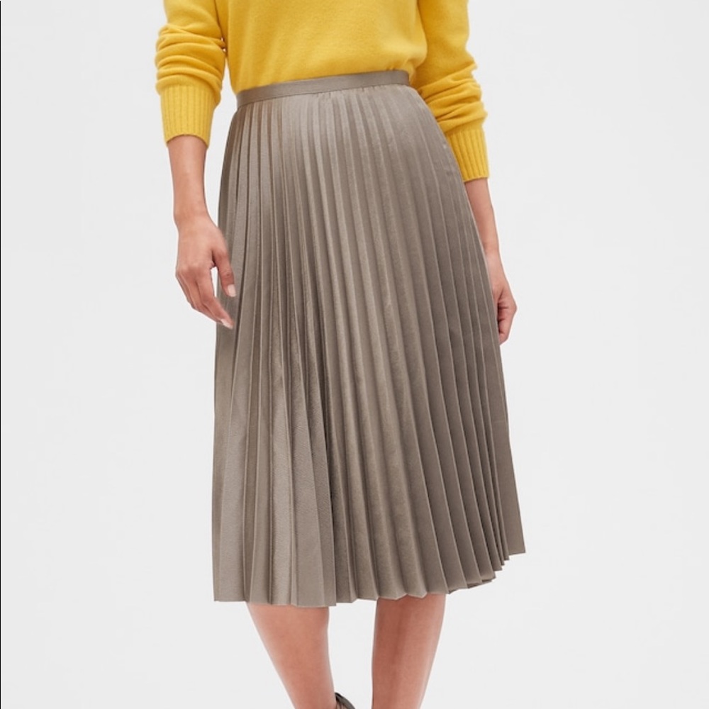 COPY - Sliver Pleated skirt. Banana Republic